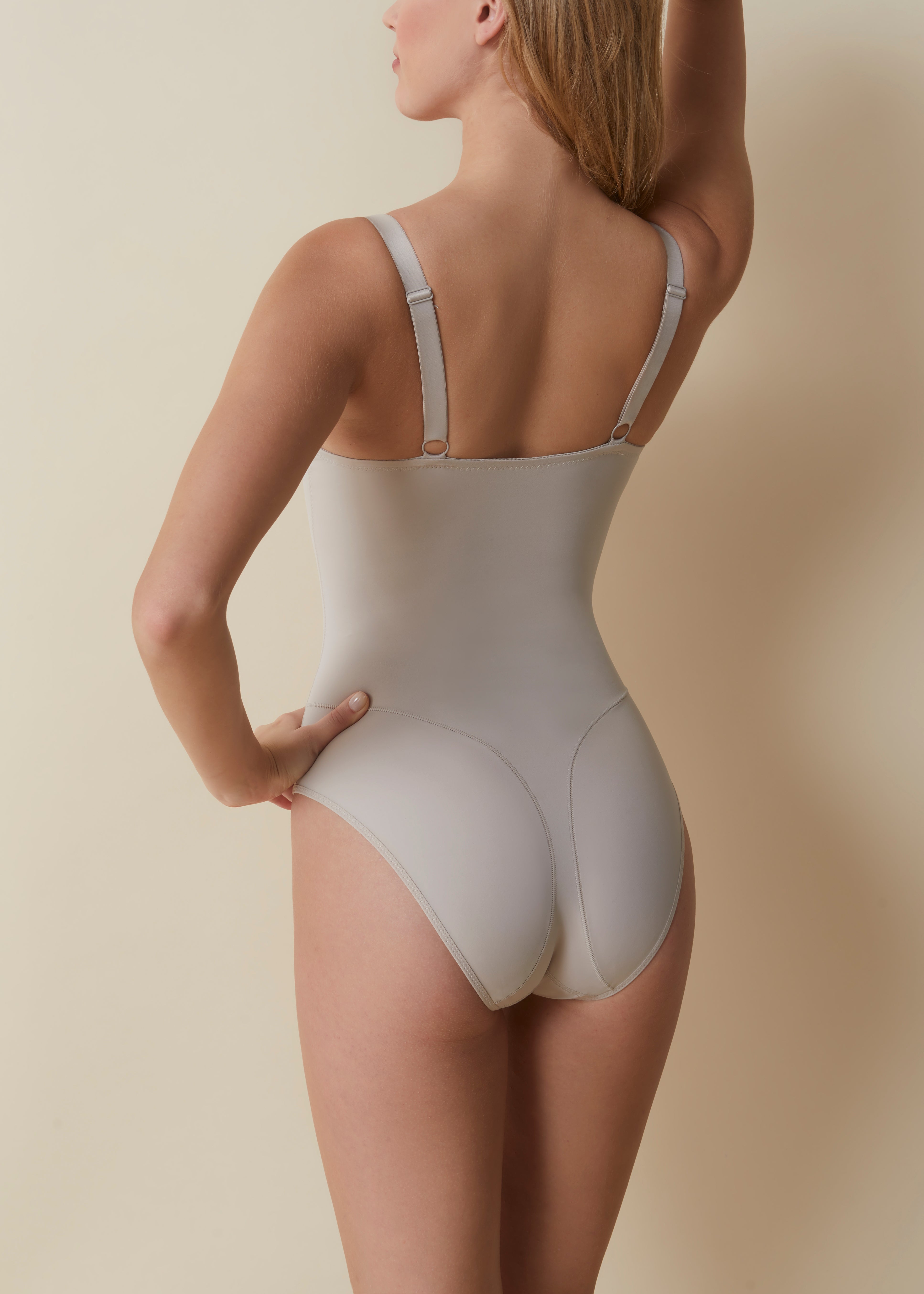 Lace bodysuit without underwire and without padding